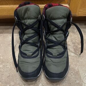 Sorel Green and Black Winter Boots size 6.5